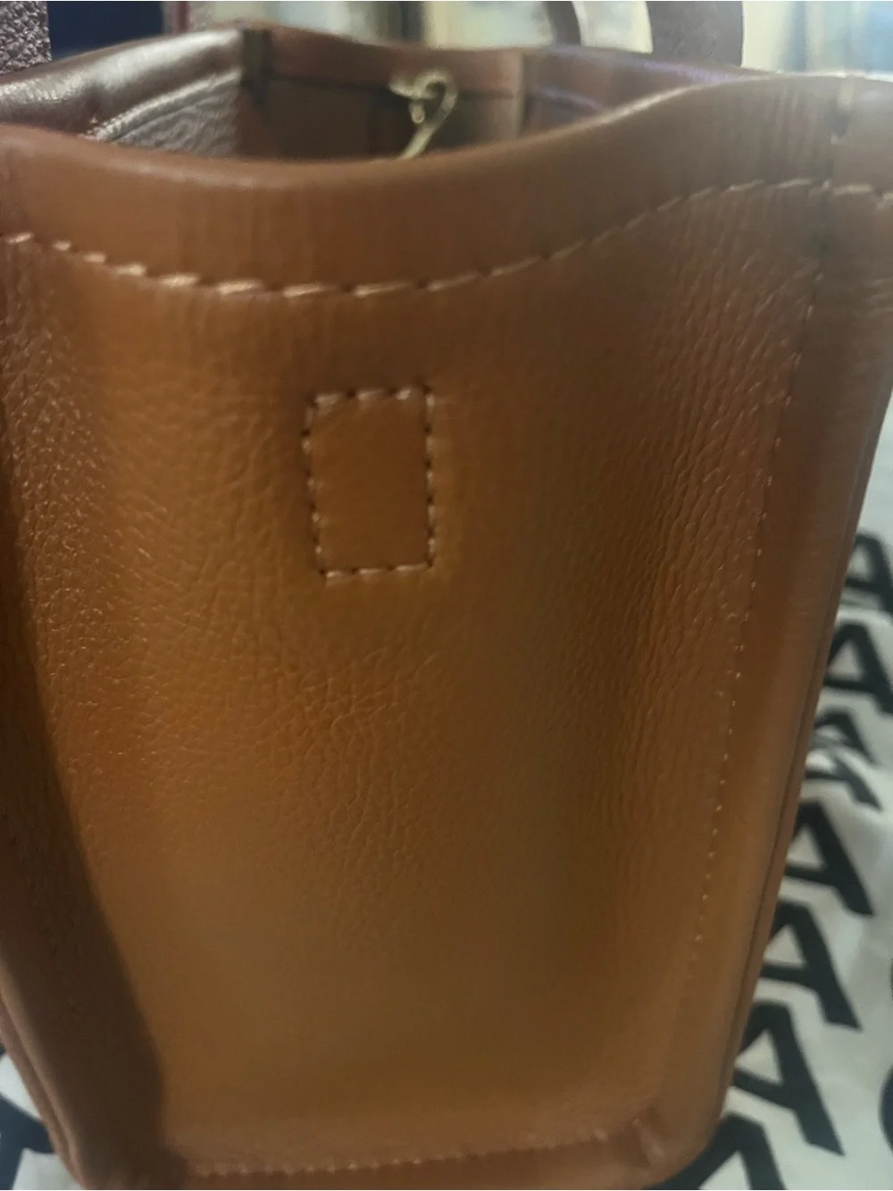 Marc Jacobs Leather The Tote SMALL size - Picture 5 of 15